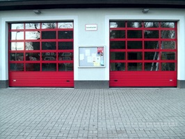 Die neue Toranlage der FFW Mehrow.